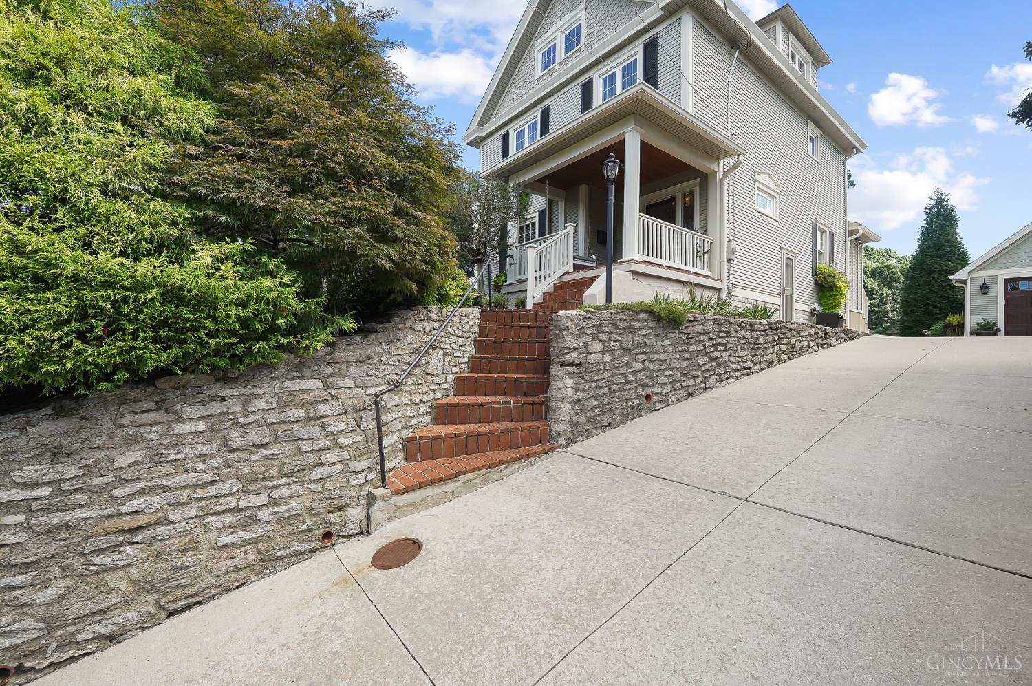 1190 Herschel Avenue