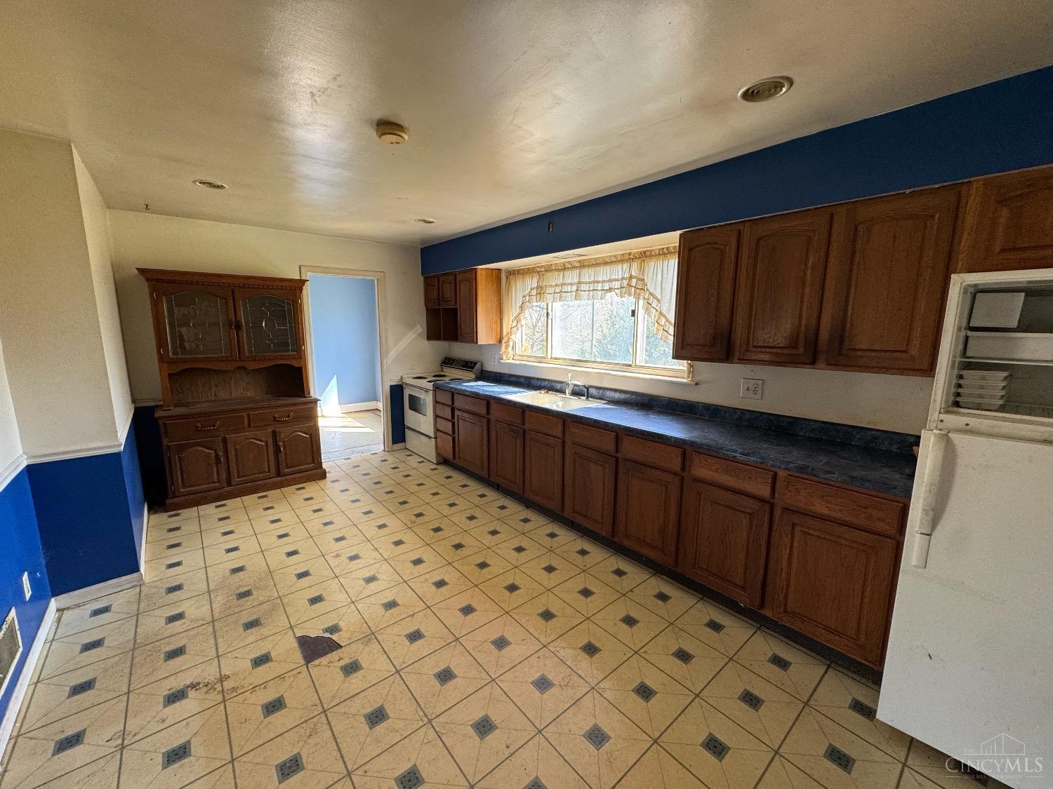 4115 Raeann Drive, Colerain Twp, Ohio image 5