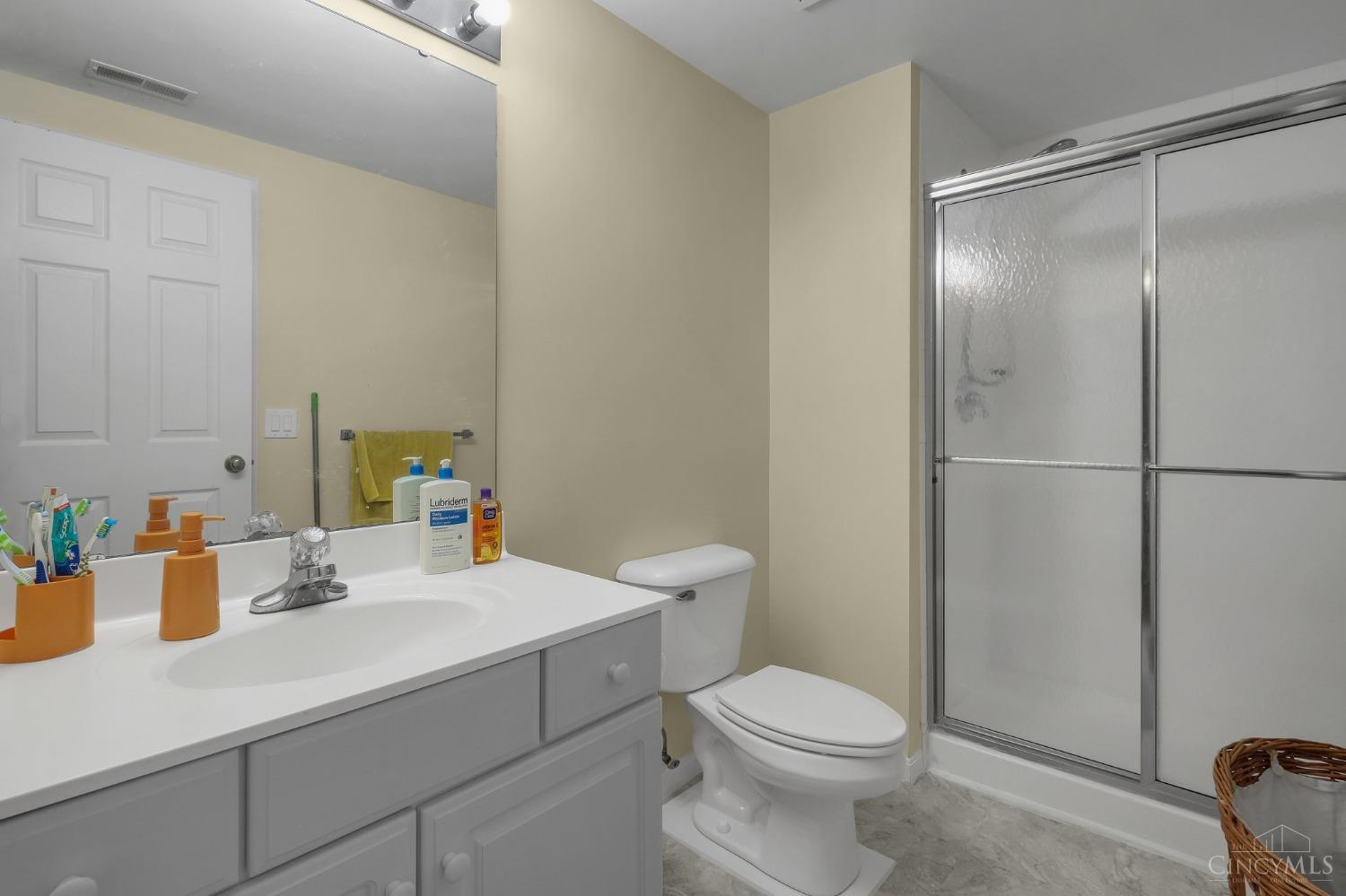 6863 Parklake Drive, Mason, Ohio image 34