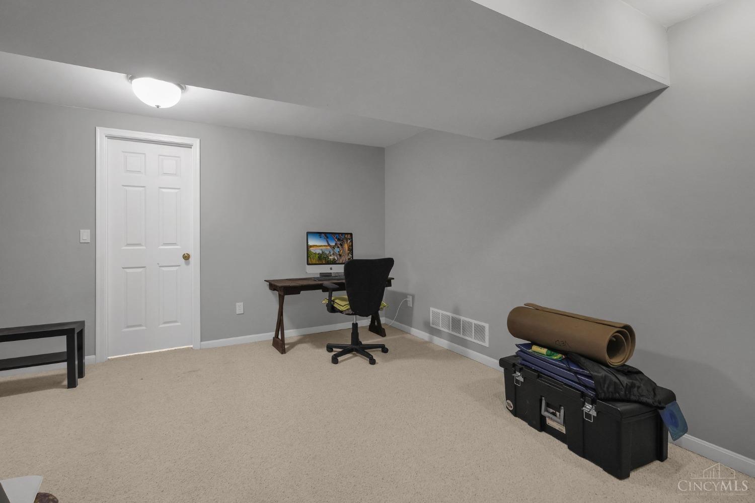 6863 Parklake Drive, Mason, Ohio image 30