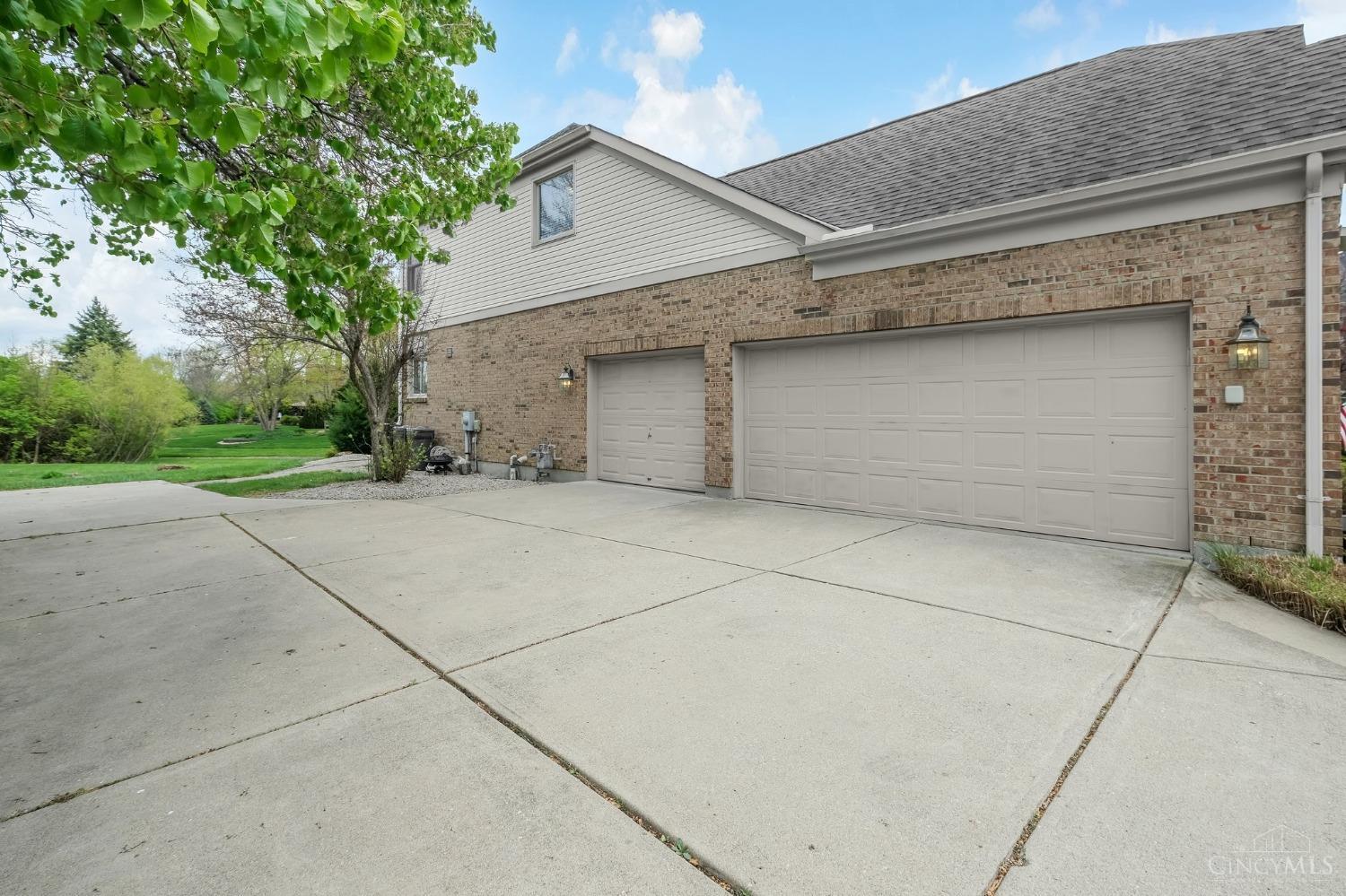 6863 Parklake Drive, Mason, Ohio image 37