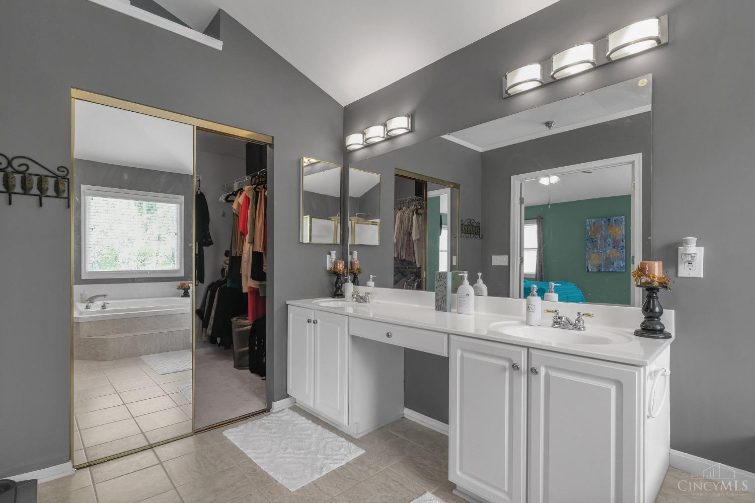 6863 Parklake Drive, Mason, Ohio image 19