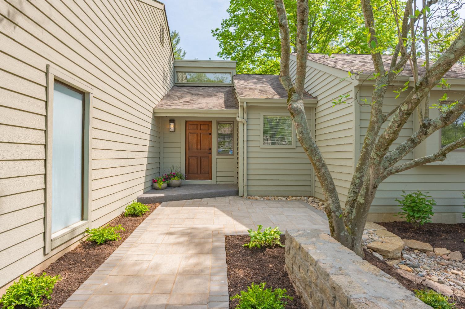 9 Falling Brook Lane