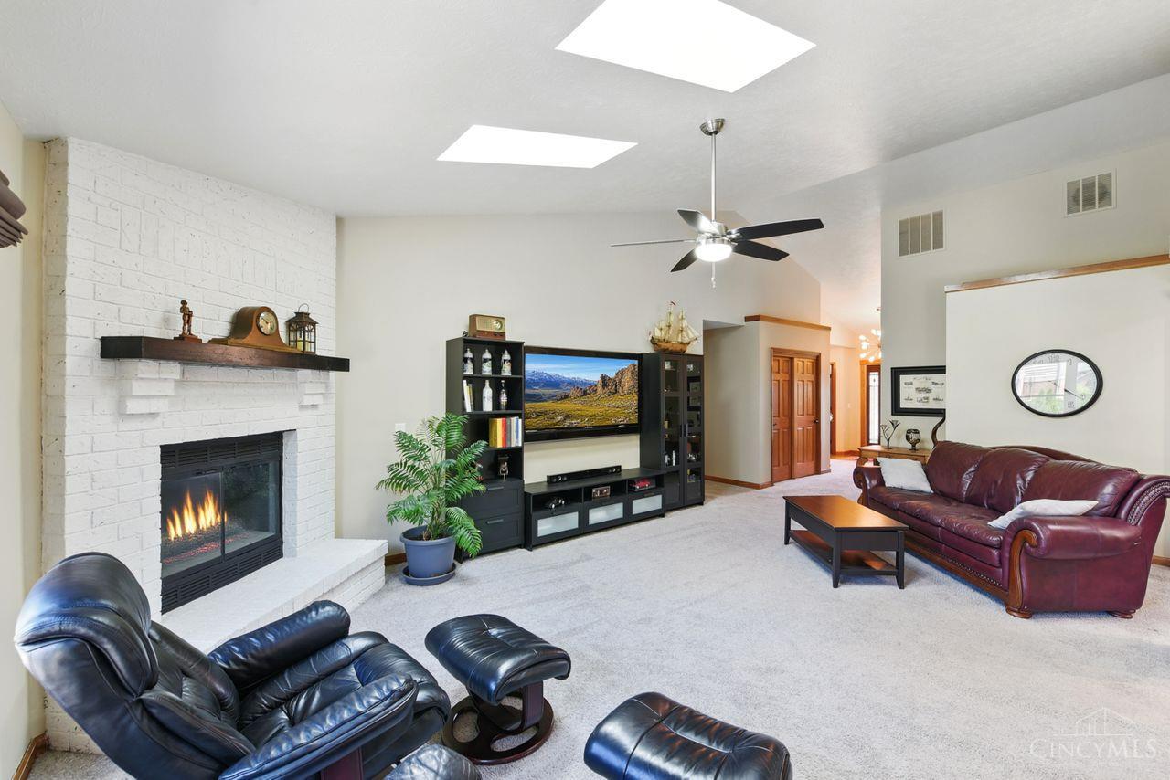 2241 Four Seasons Trail, Miamisburg, Ohio image 17