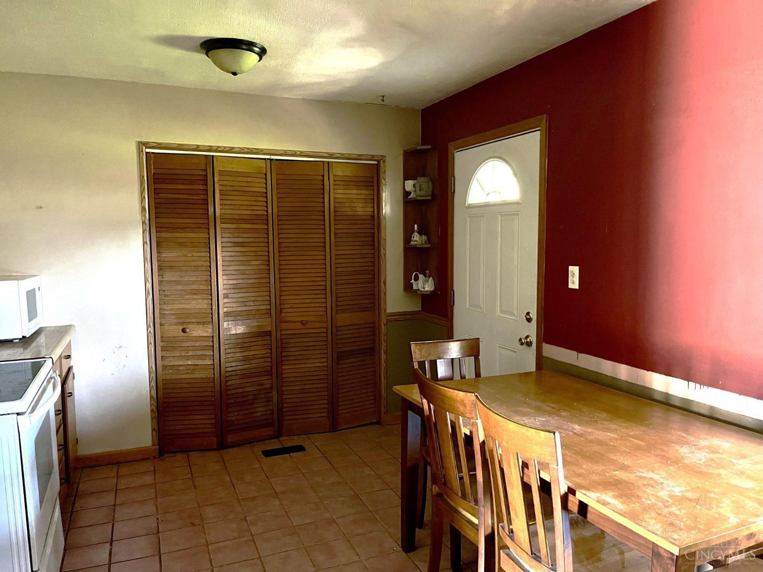 9671 Dunraven Drive, Colerain Twp, Ohio image 6