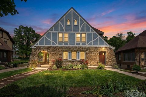 Photo of 1718 Bella Vista Street, Cincinnati, OH 45237 (MLS # 1877260)