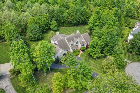 Photo of 6155 Hunters Trail, Indian Hill, OH 45243 (MLS # 1878619)