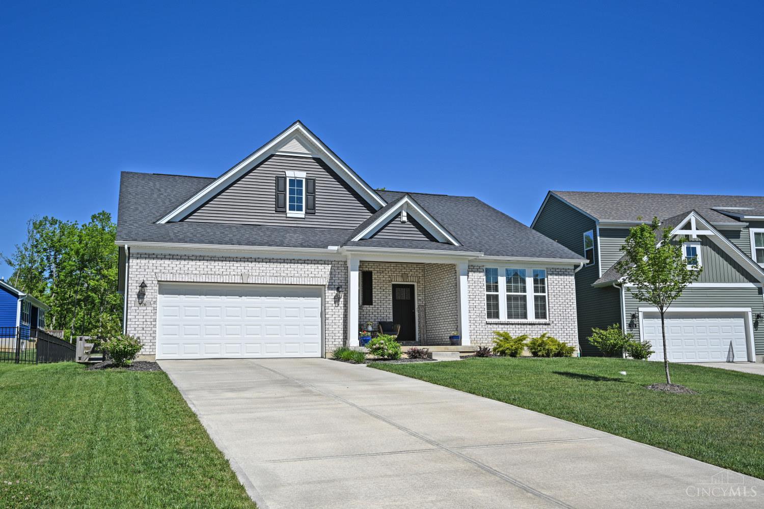 976 Crestpoint Court