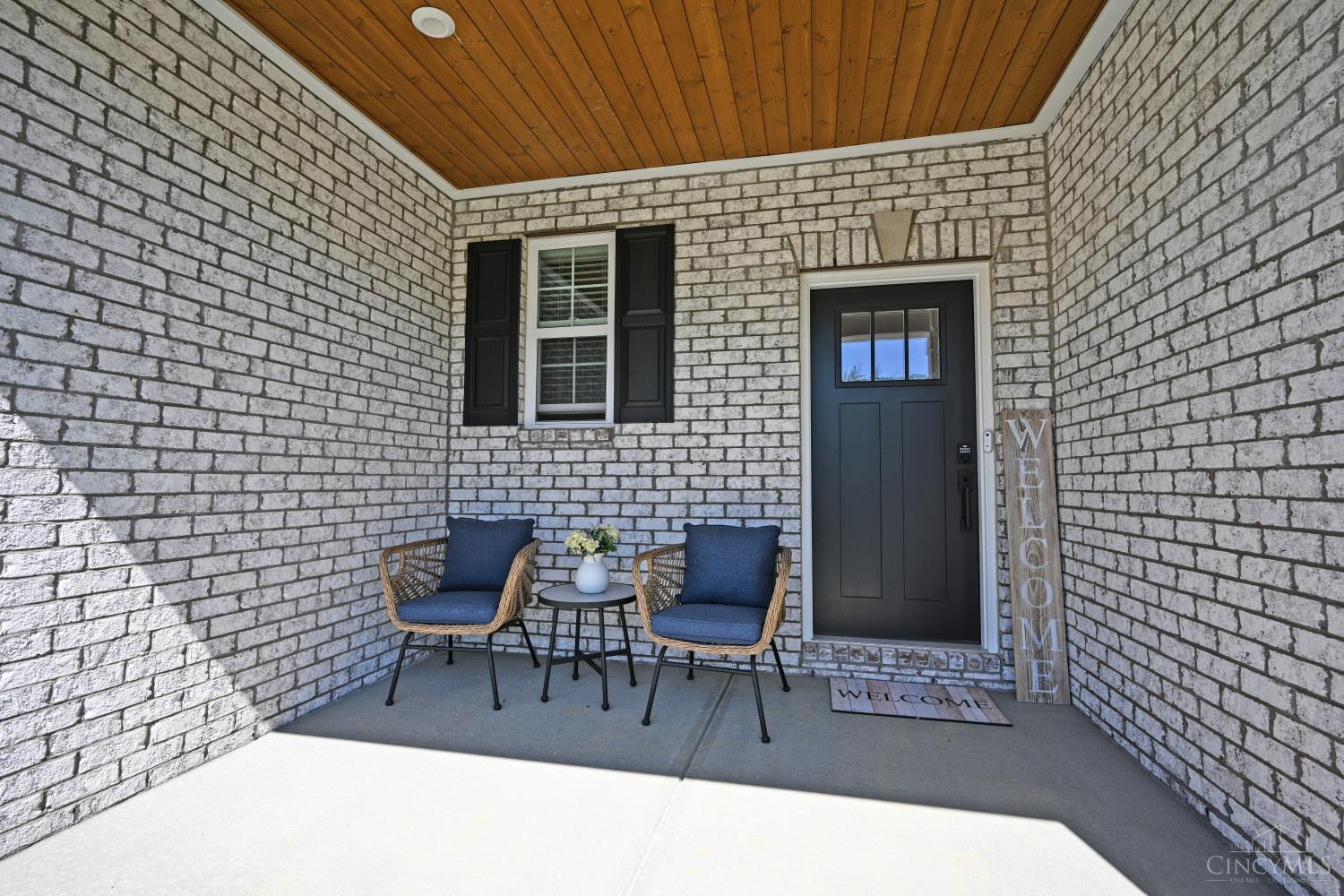 976 Crestpoint Court
