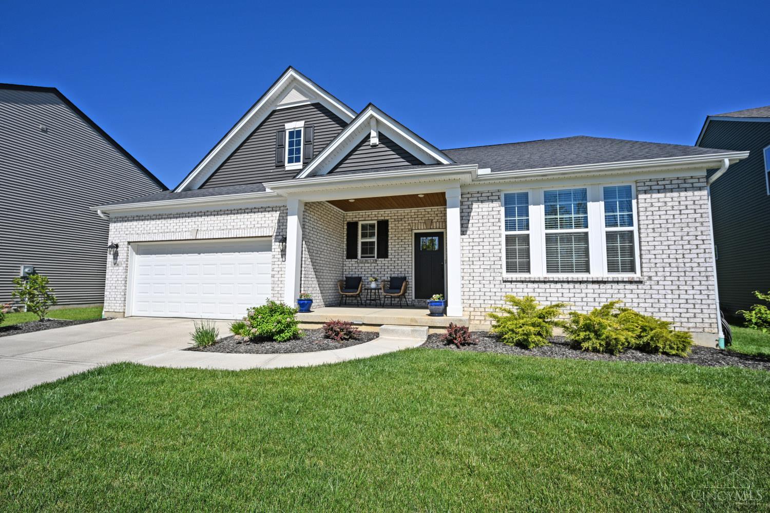 976 Crestpoint Court