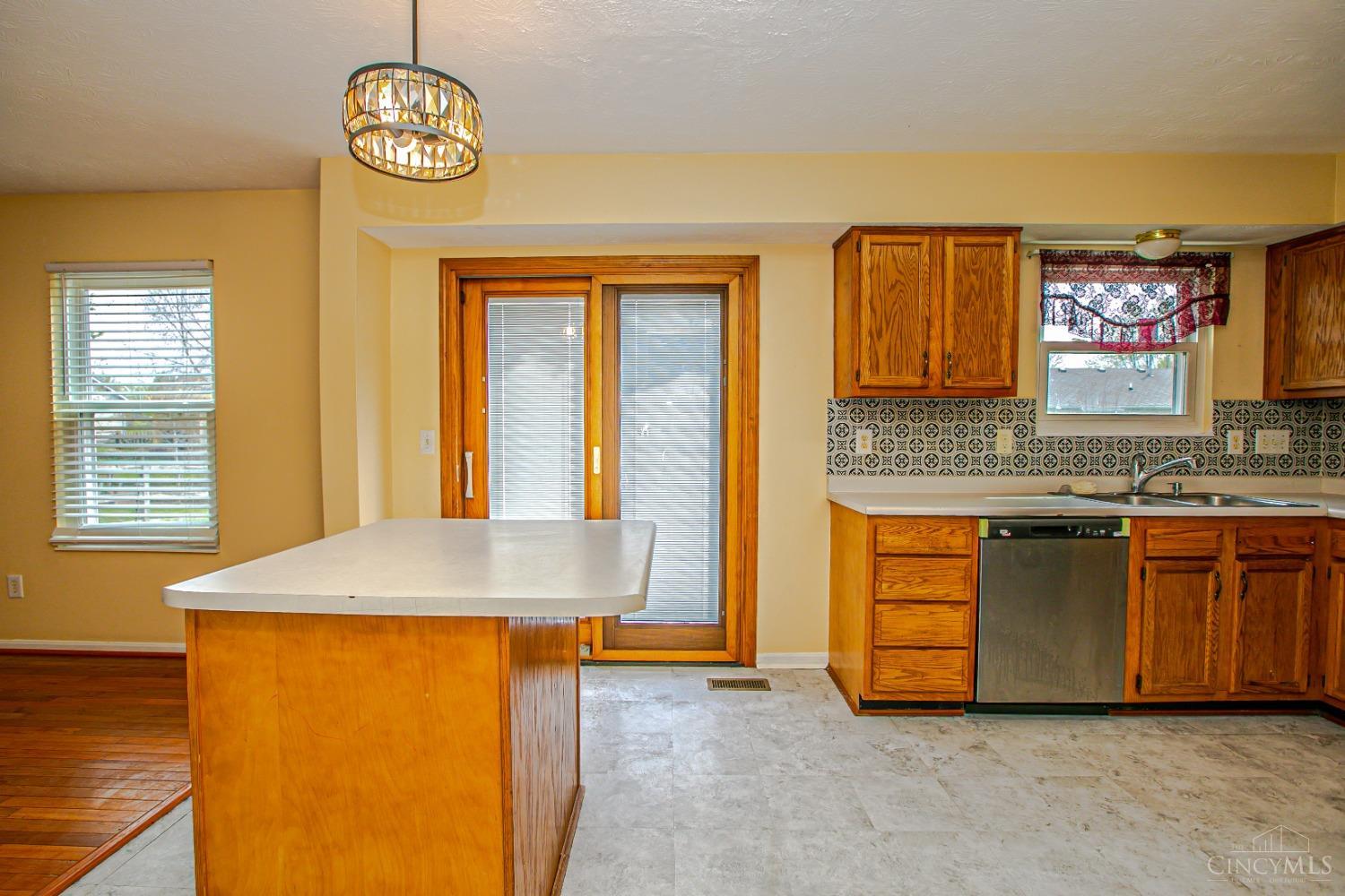 5570 Wanda Way, Fairfield Twp, Ohio image 25