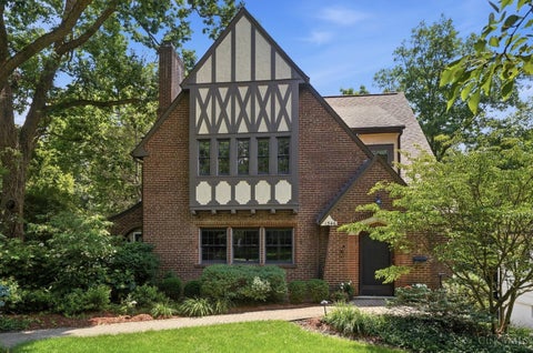 Photo of 1346 Park Ridge Place, Cincinnati, OH 45208 (MLS # 1885109)