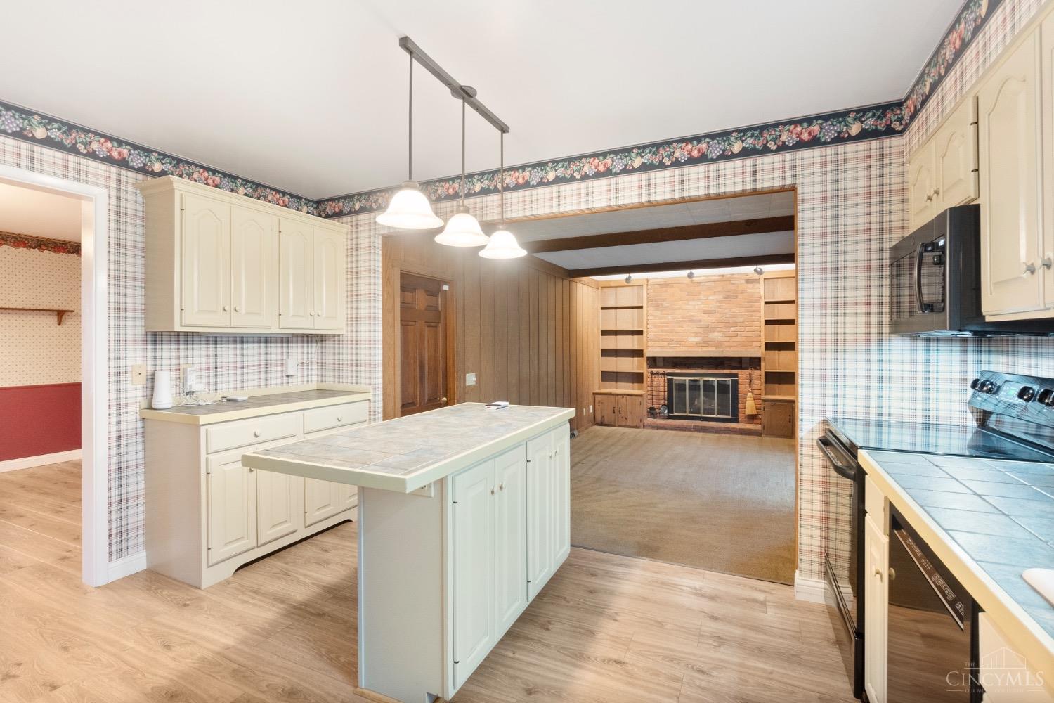 3995 Thimbleglen Drive, Colerain Twp, Ohio image 12