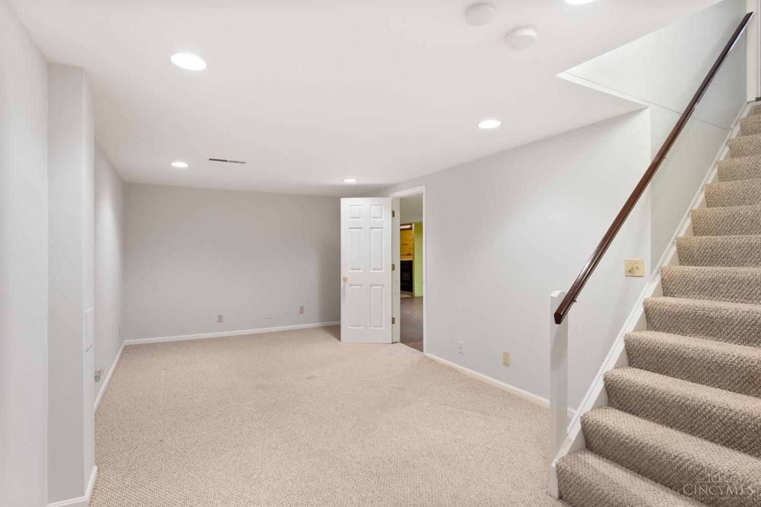3995 Thimbleglen Drive, Colerain Twp, Ohio image 31