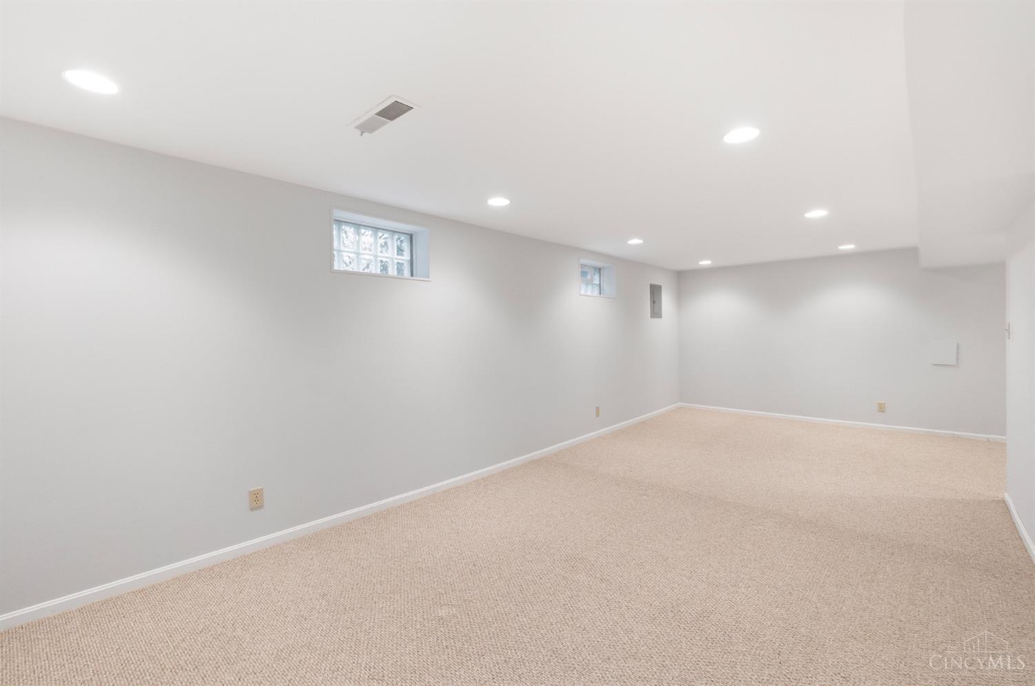 3995 Thimbleglen Drive, Colerain Twp, Ohio image 33