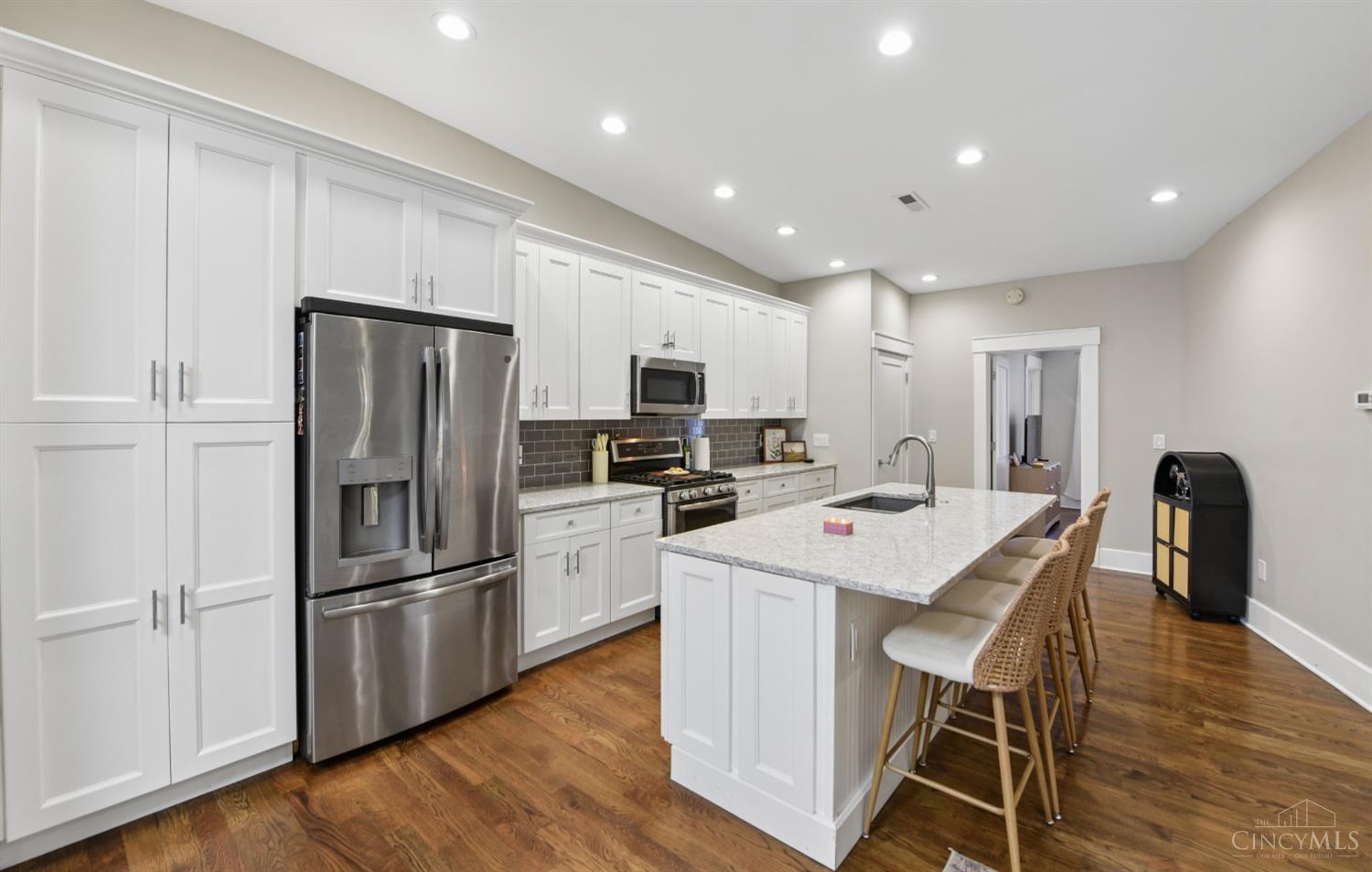 817 Broadway Street 3