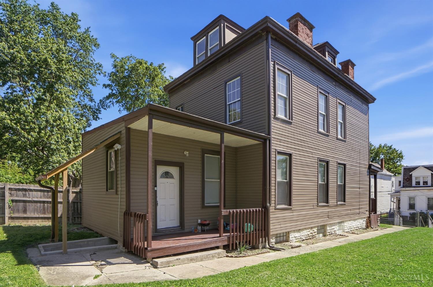 1027 Winfield Avenue