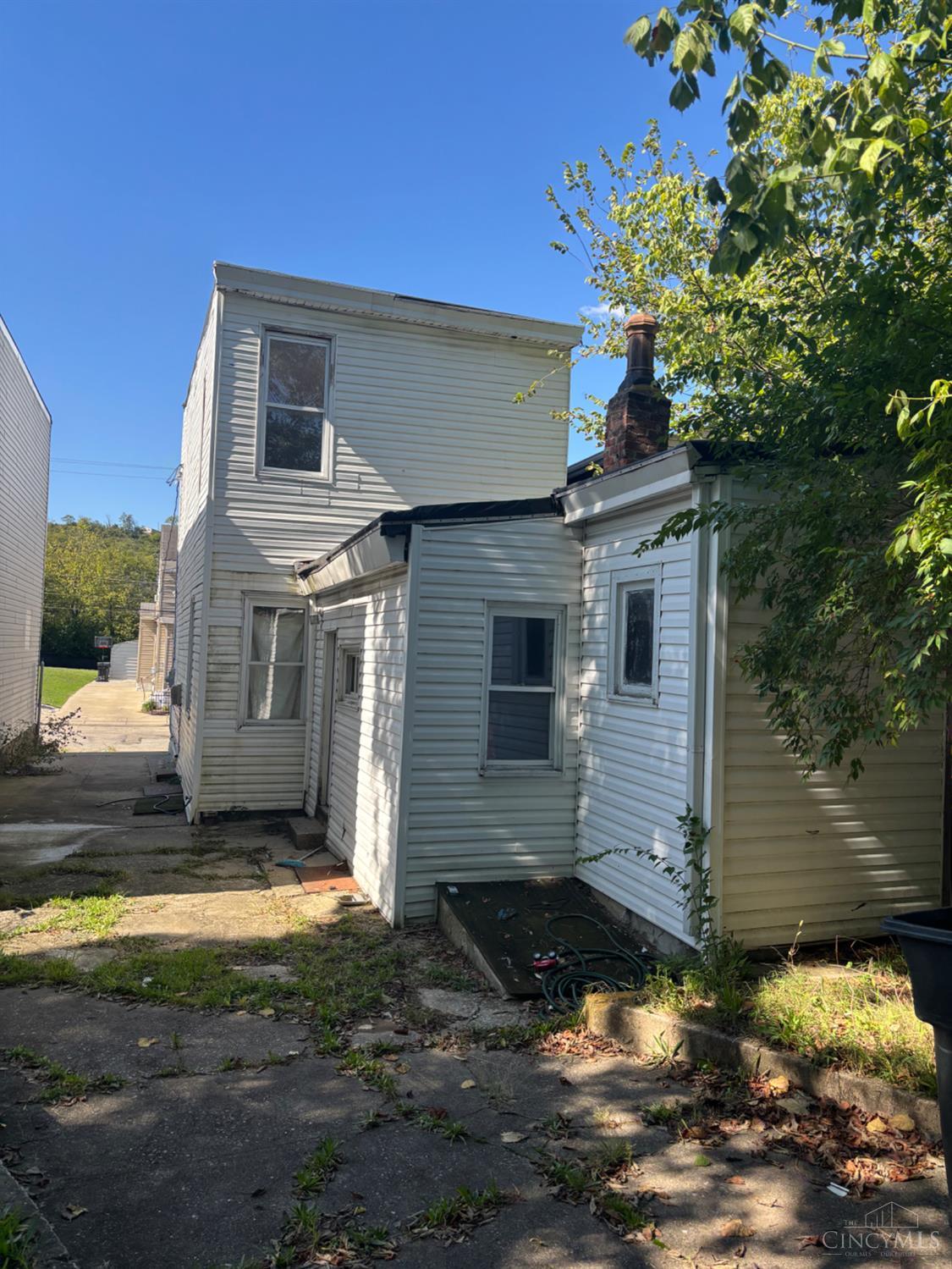 3836 Llewellyn Avenue