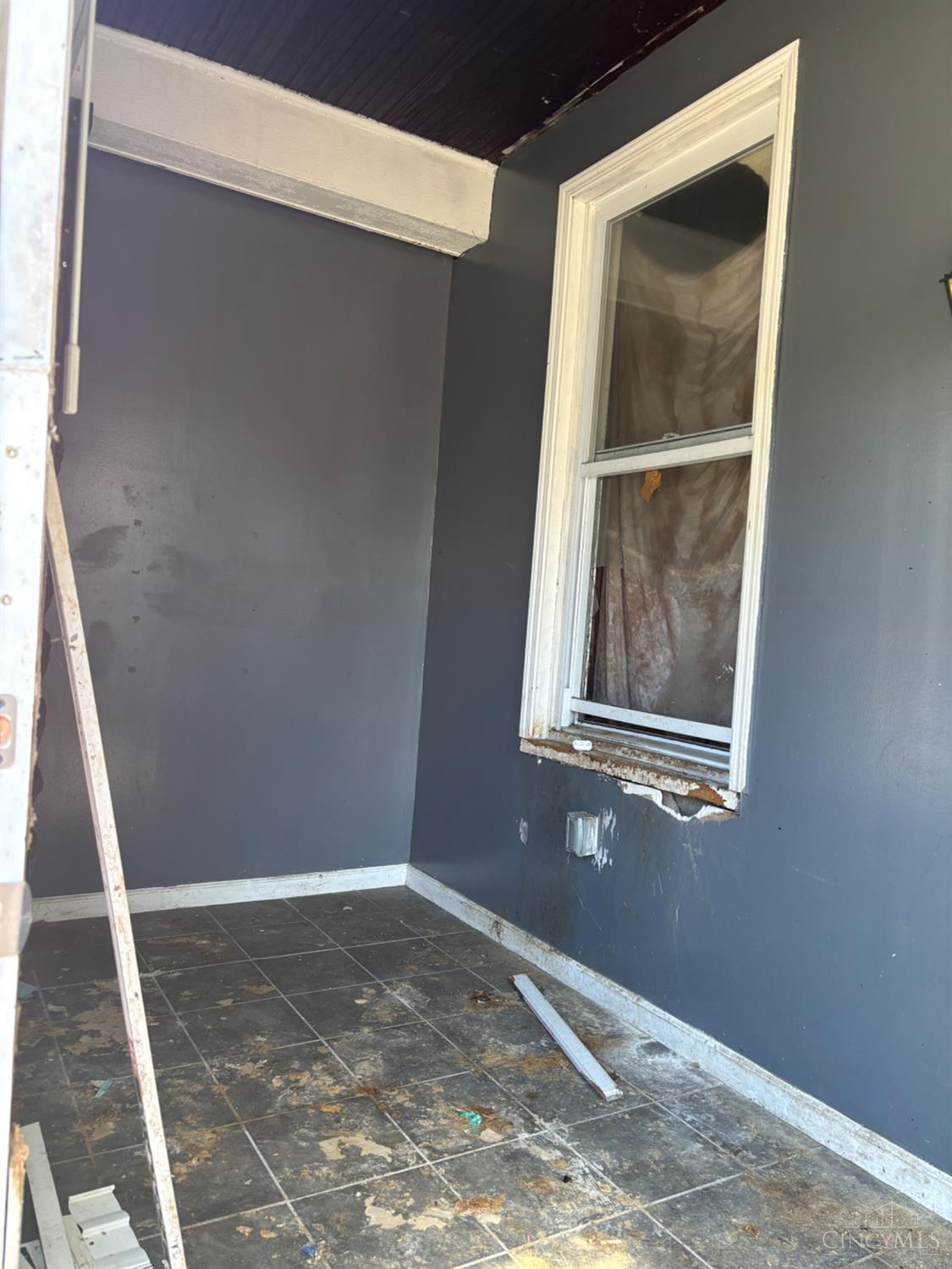 3836 Llewellyn Avenue