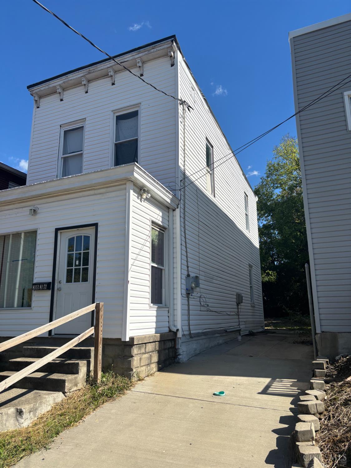 3836 Llewellyn Avenue