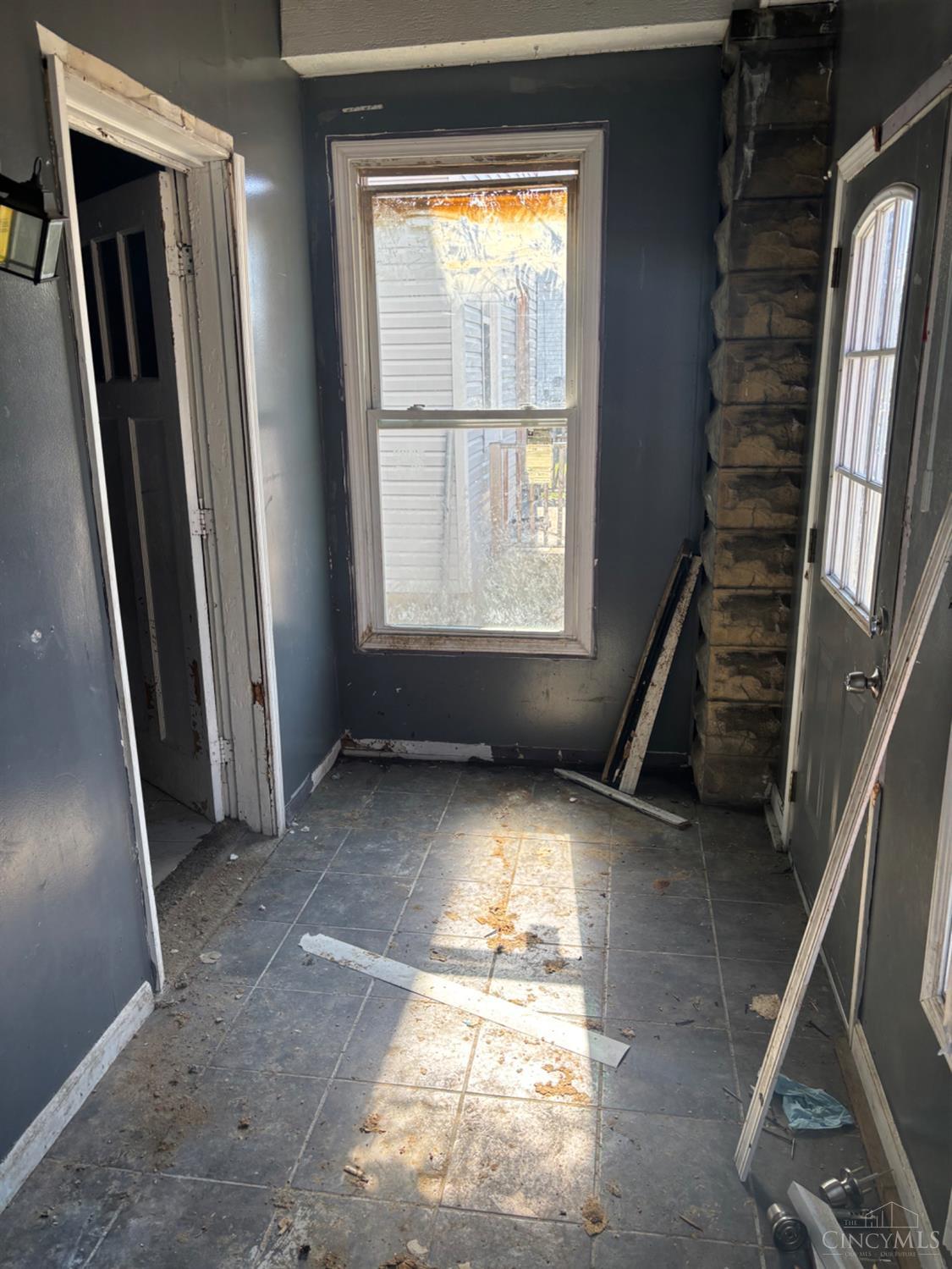 3836 Llewellyn Avenue