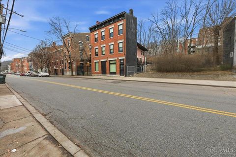 Photo of 142 E Clifton Avenue, Cincinnati, OH 45202 (MLS # 1867097)