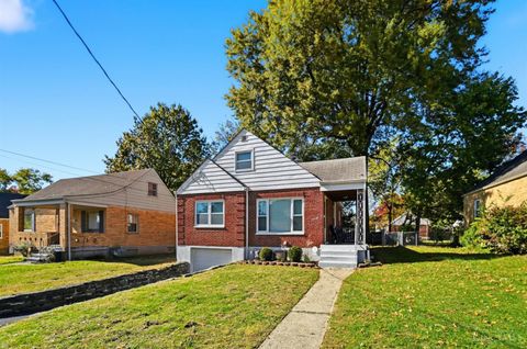 Photo of 1015 Woodbriar Lane, Cincinnati, OH 45238 (MLS # 1860918)