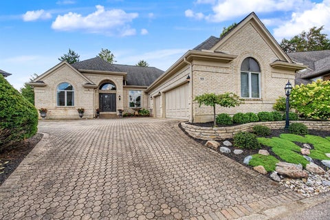 Homes For Sale - 55 Pinehurst Place<br/> Springboro, OH 45066