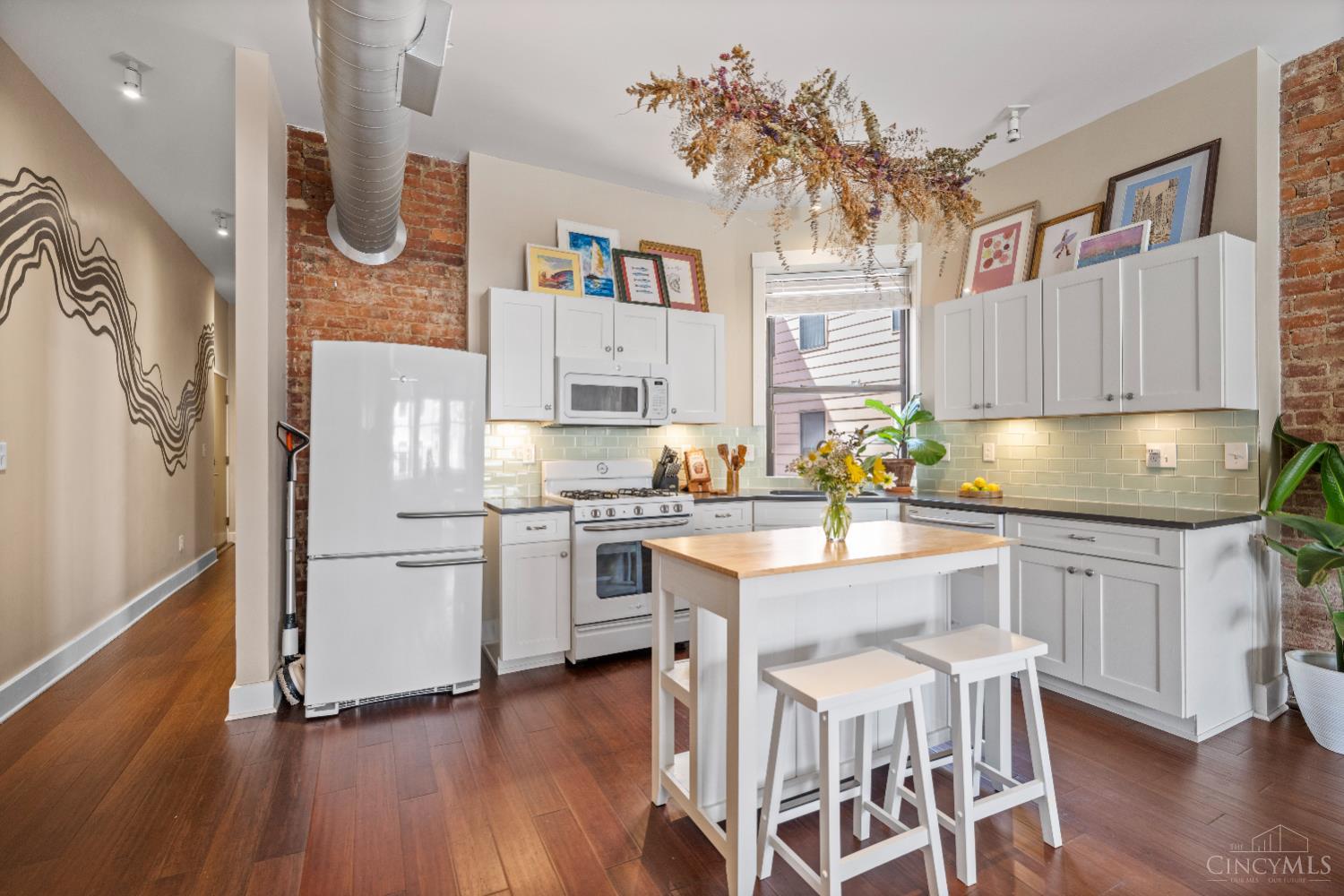 1501 Vine Street 302