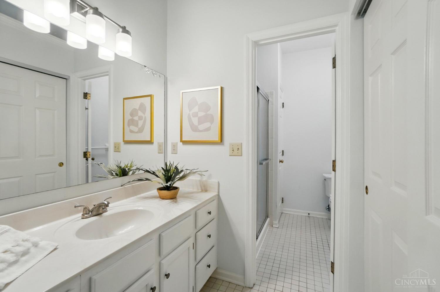 5463 Hanover Circle, Cincinnati, Ohio image 13