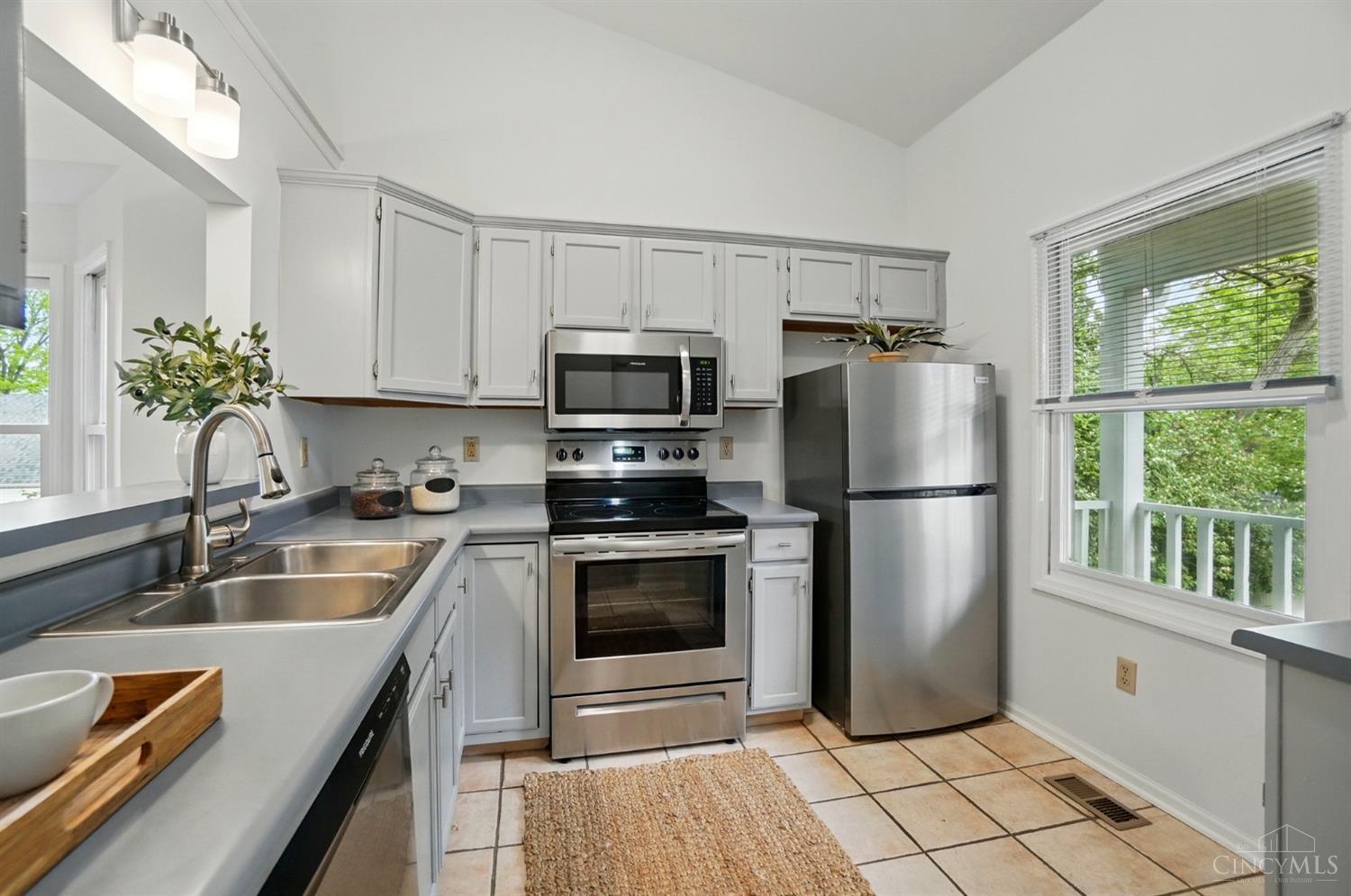 5463 Hanover Circle, Cincinnati, Ohio image 8