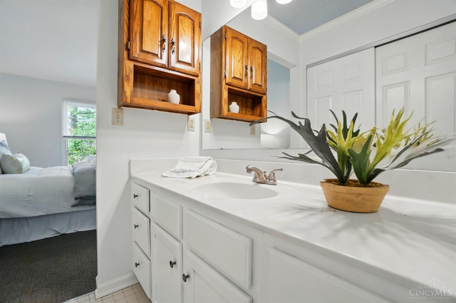 5463 Hanover Circle, Cincinnati, Ohio image 14