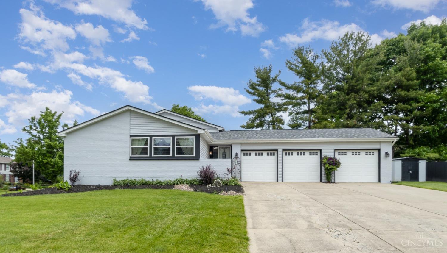 4263 Fox Hollow Drive, Blue Ash, Ohio image 1