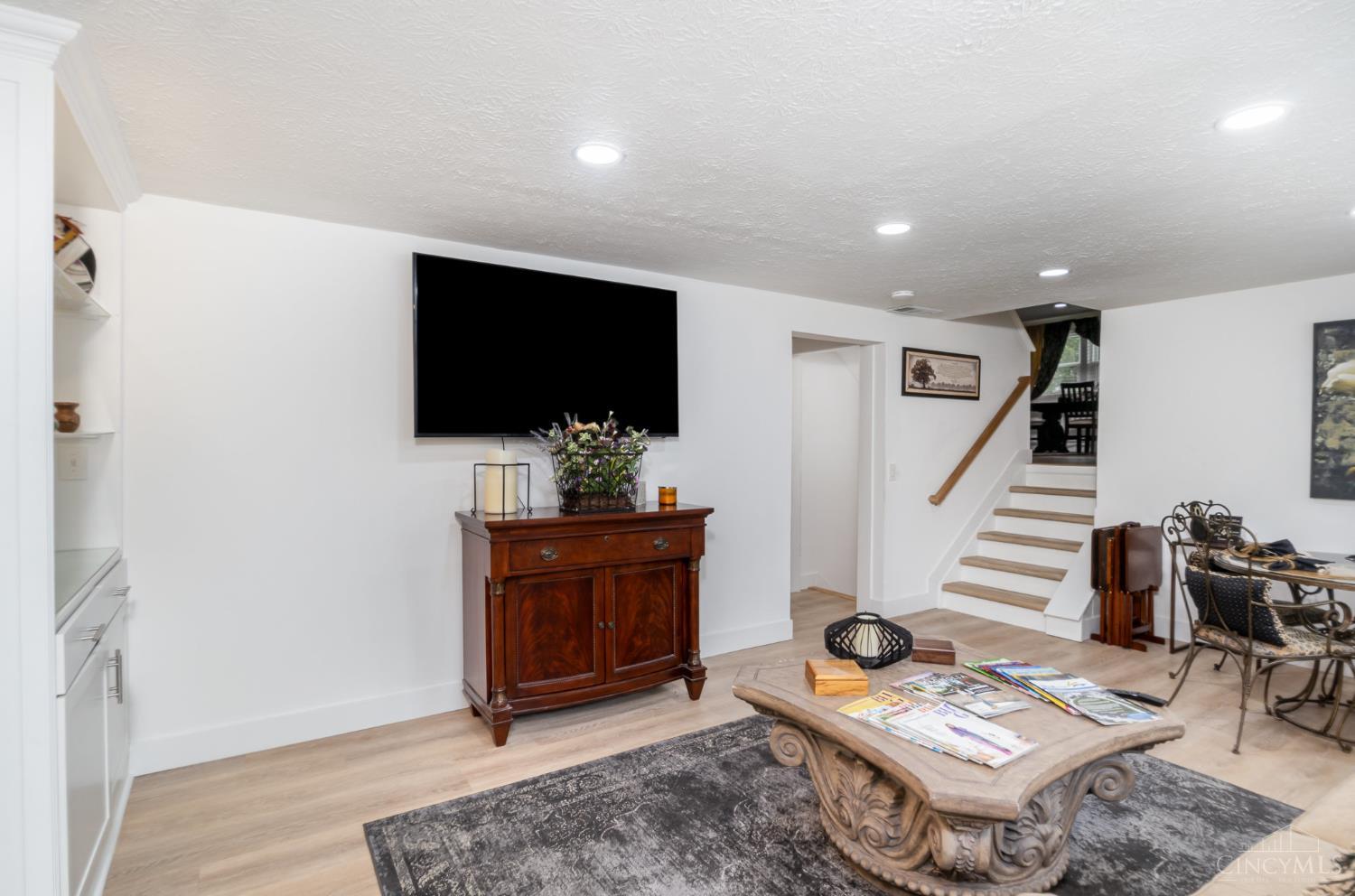 4263 Fox Hollow Drive, Blue Ash, Ohio image 7