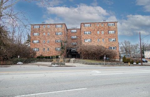 Photo of 2270 Madison Road #4C, Cincinnati, OH 45208 (MLS # 1869431)