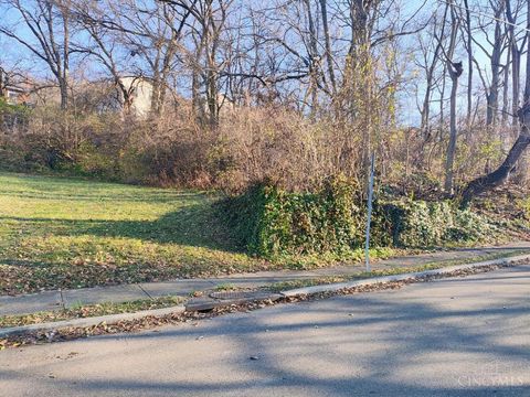Homes For Sale - 2608 Halstead Street<br/> Cincinnati, OH 45214