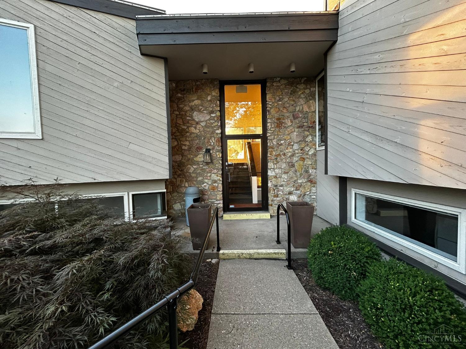 6820 Roosevelt Avenue