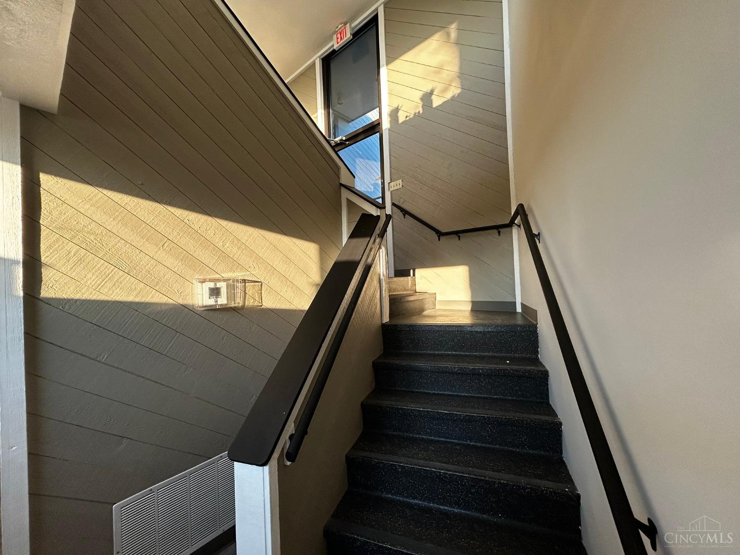 6820 Roosevelt Avenue