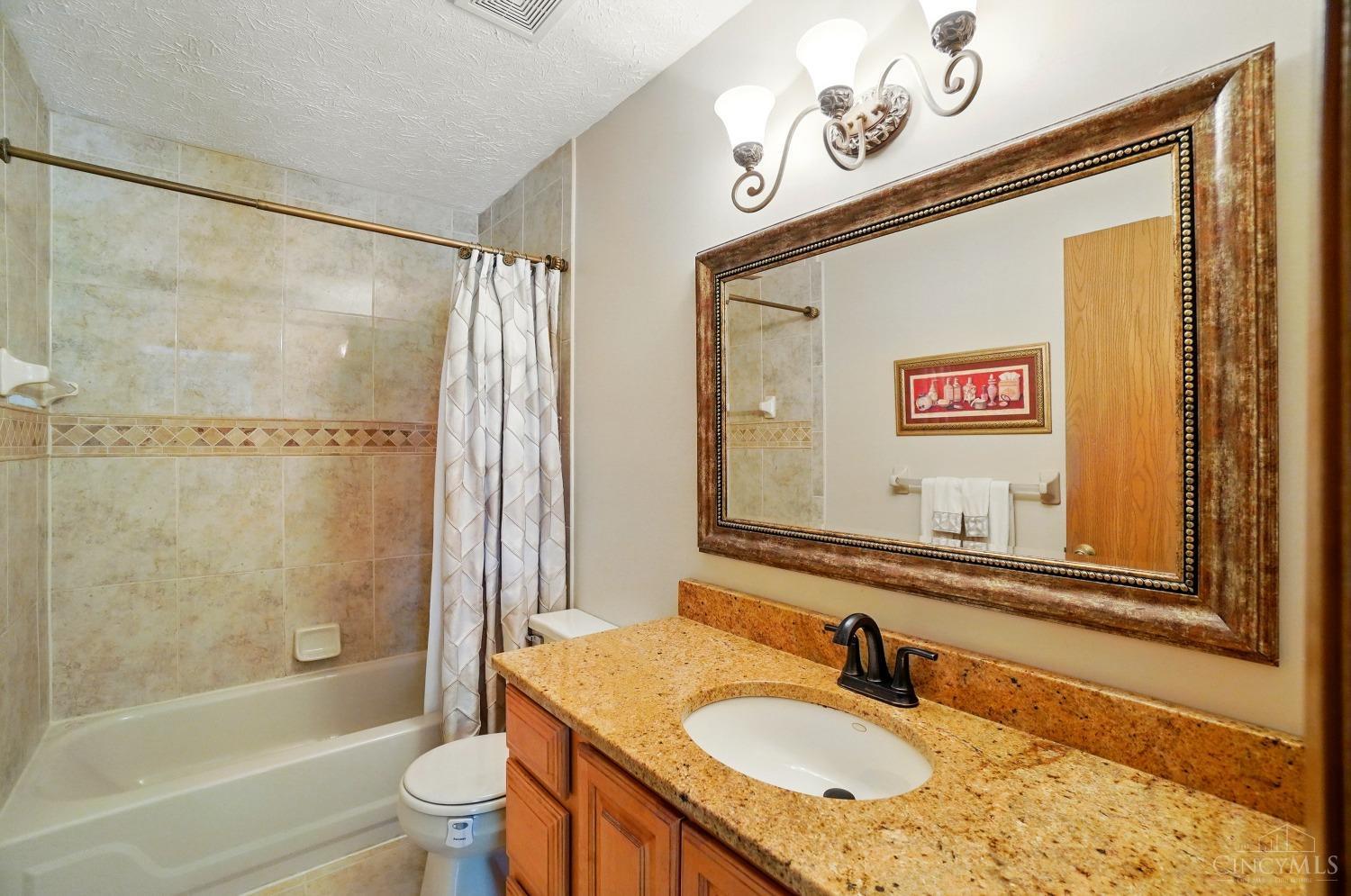 5594 Fawnwood Lane, Colerain Twp, Ohio image 25