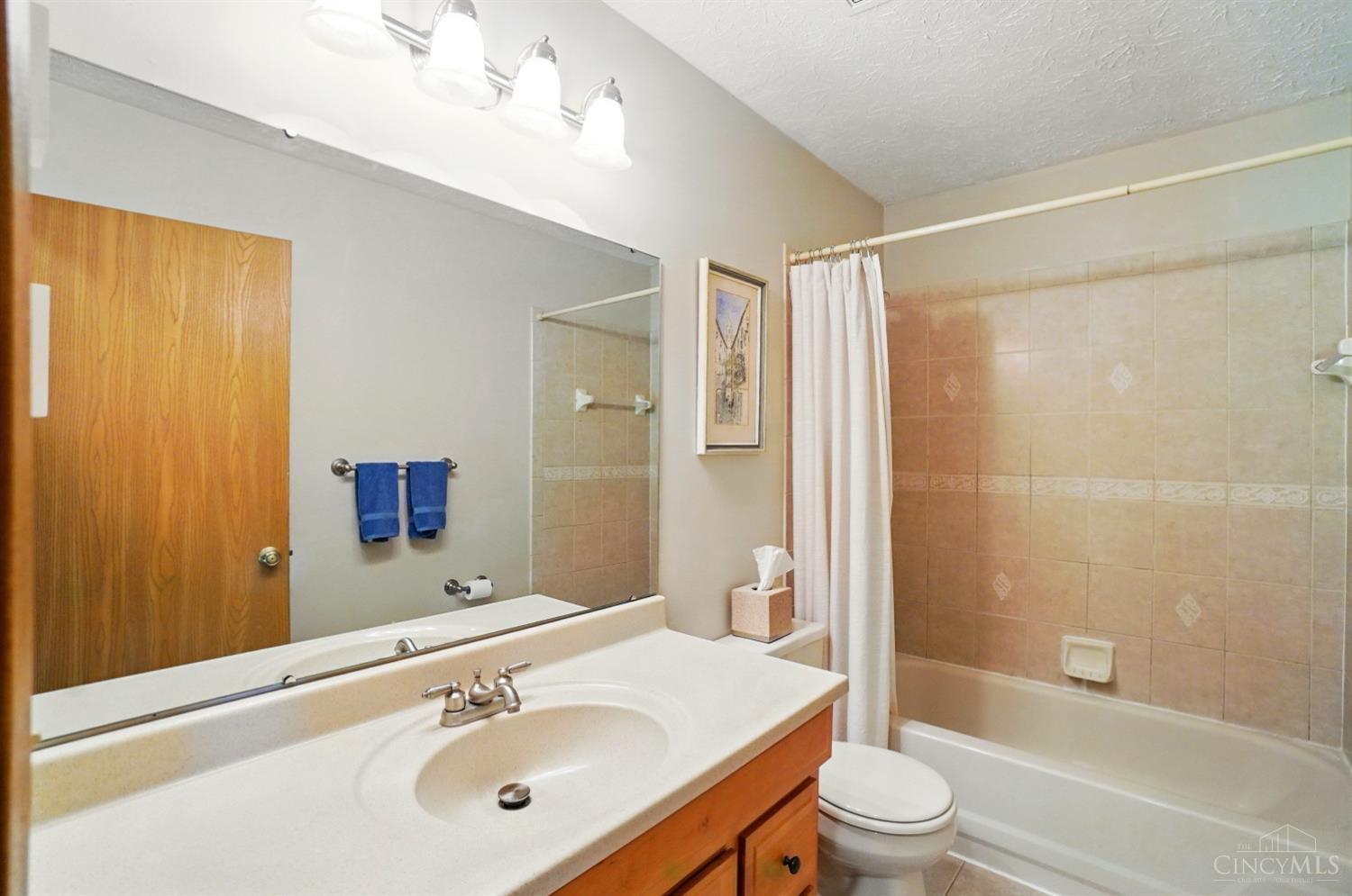 5594 Fawnwood Lane, Colerain Twp, Ohio image 28