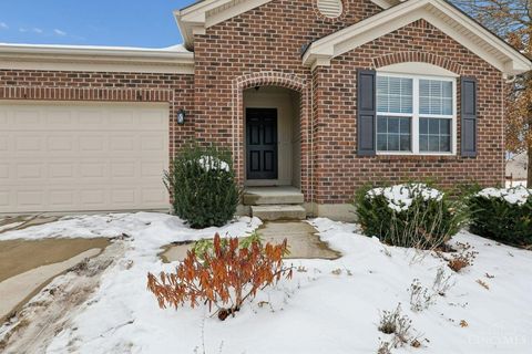 Photo of 487 Woodbine Court, Hamilton Township, OH 45039 (MLS # 1864210)