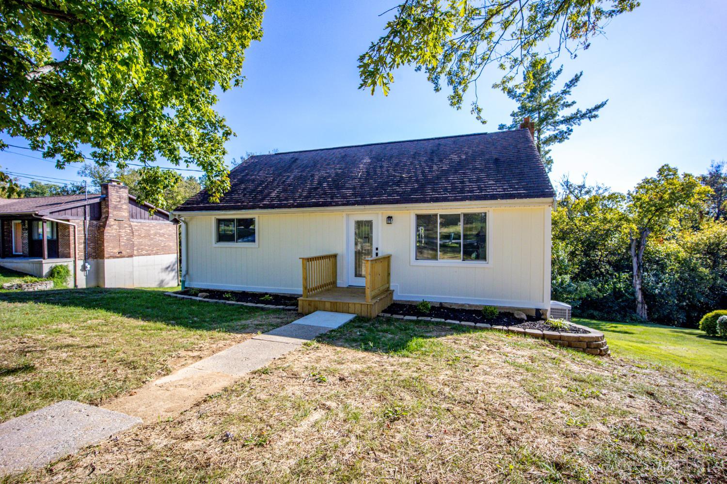 6435 Louese Lane