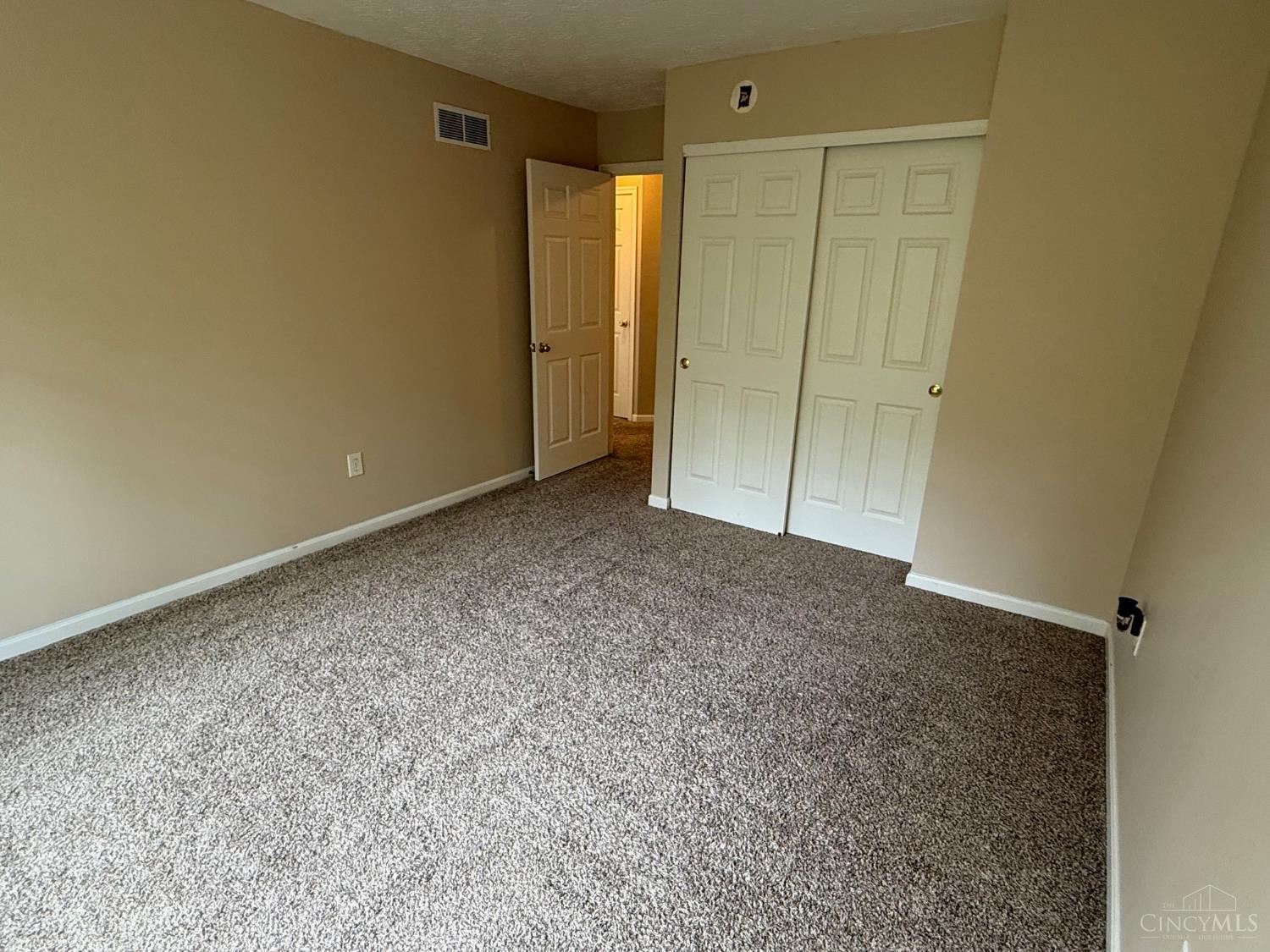 5949 Castlewood Crossing, Milford, Ohio image 12