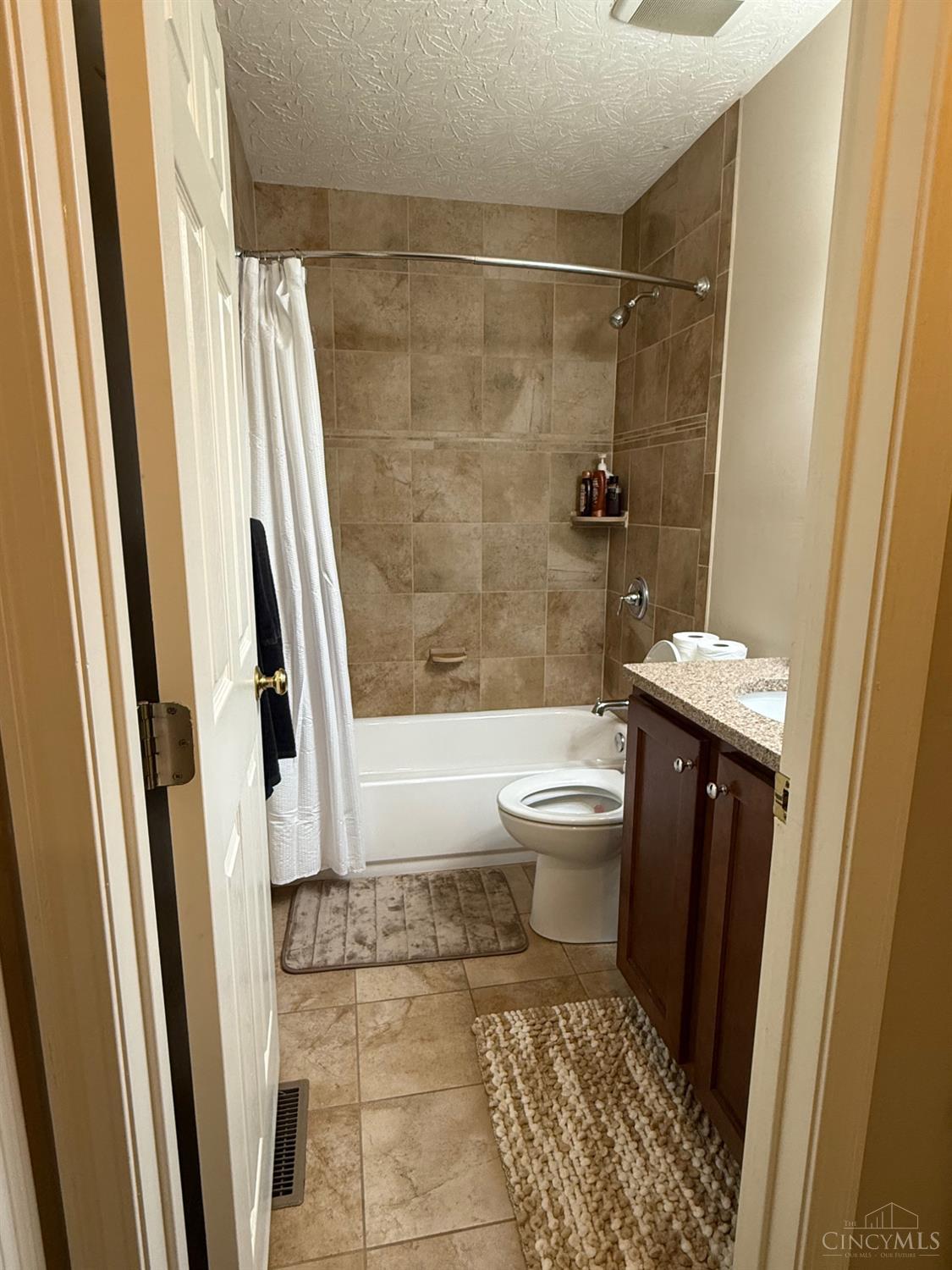 5949 Castlewood Crossing, Milford, Ohio image 13