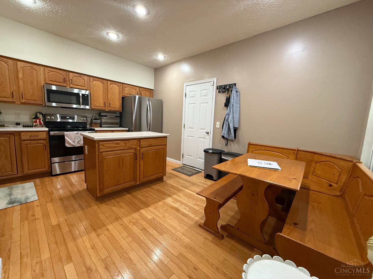 5949 Castlewood Crossing, Milford, Ohio image 2