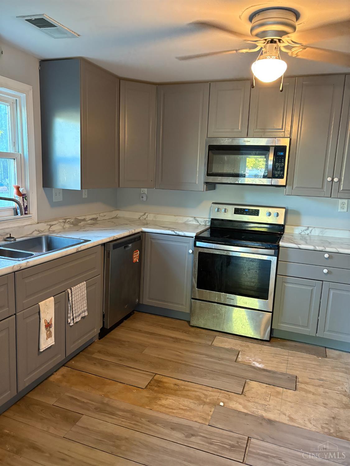 2204 Hawthorne Street