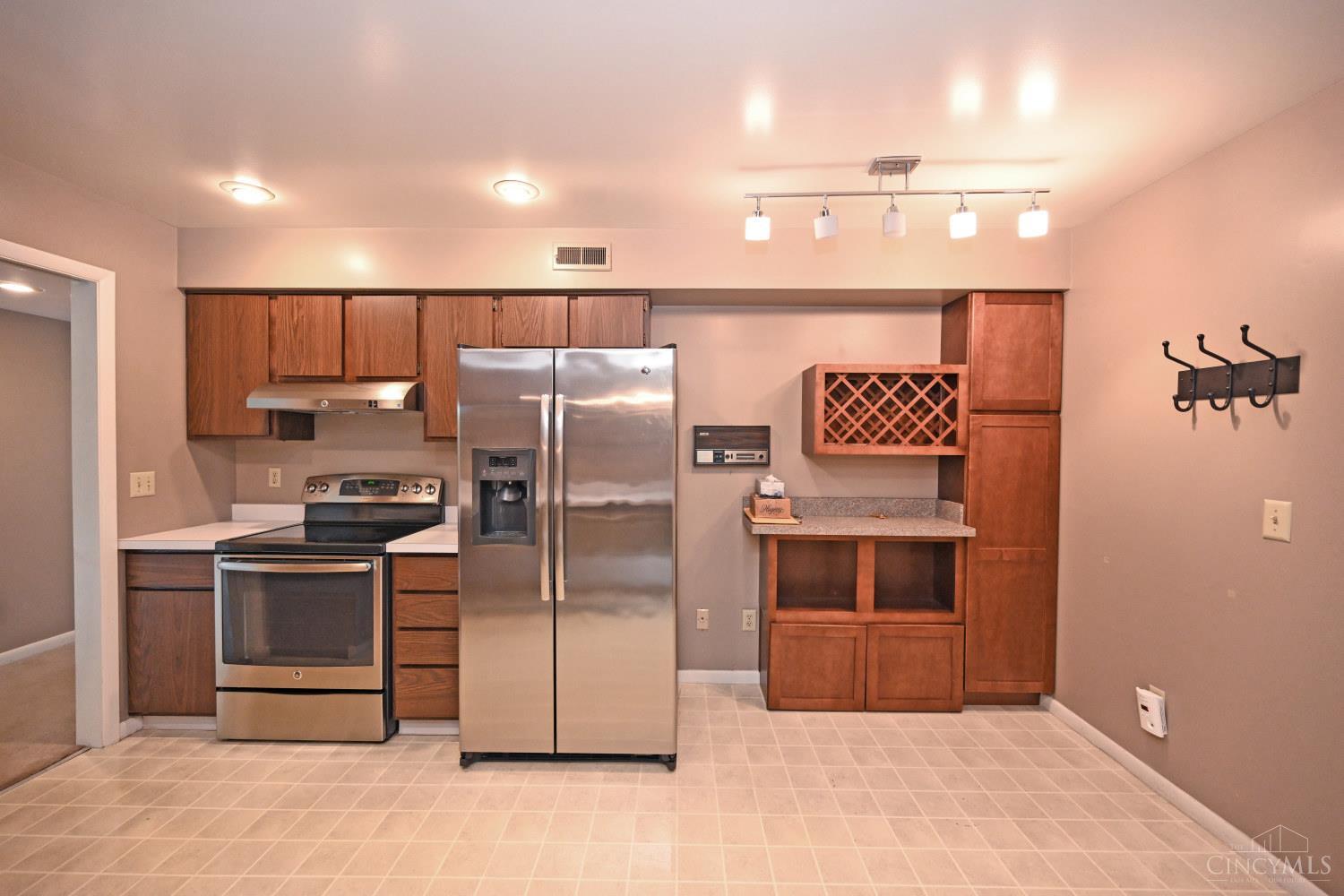 3816 Ashworth Drive, Cincinnati, Ohio image 6