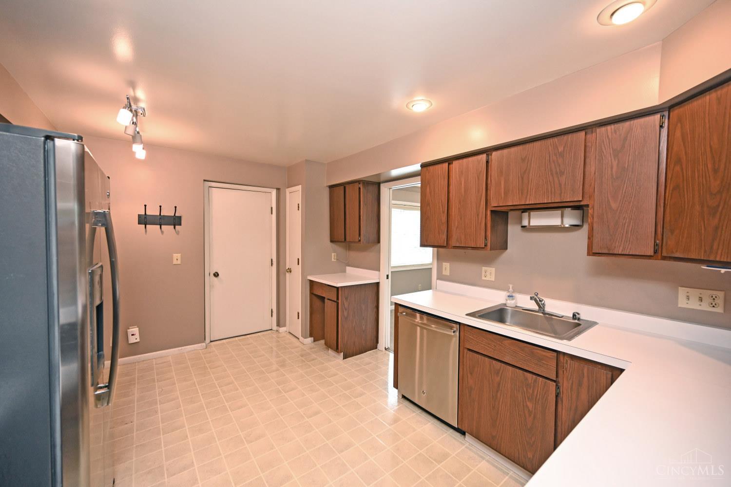 3816 Ashworth Drive, Cincinnati, Ohio image 7