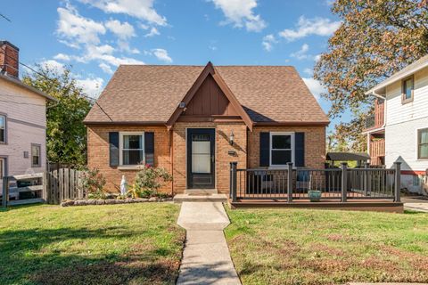 Photo of 389 Grand Avenue, Cincinnati, OH 45205 (MLS # 1860998)