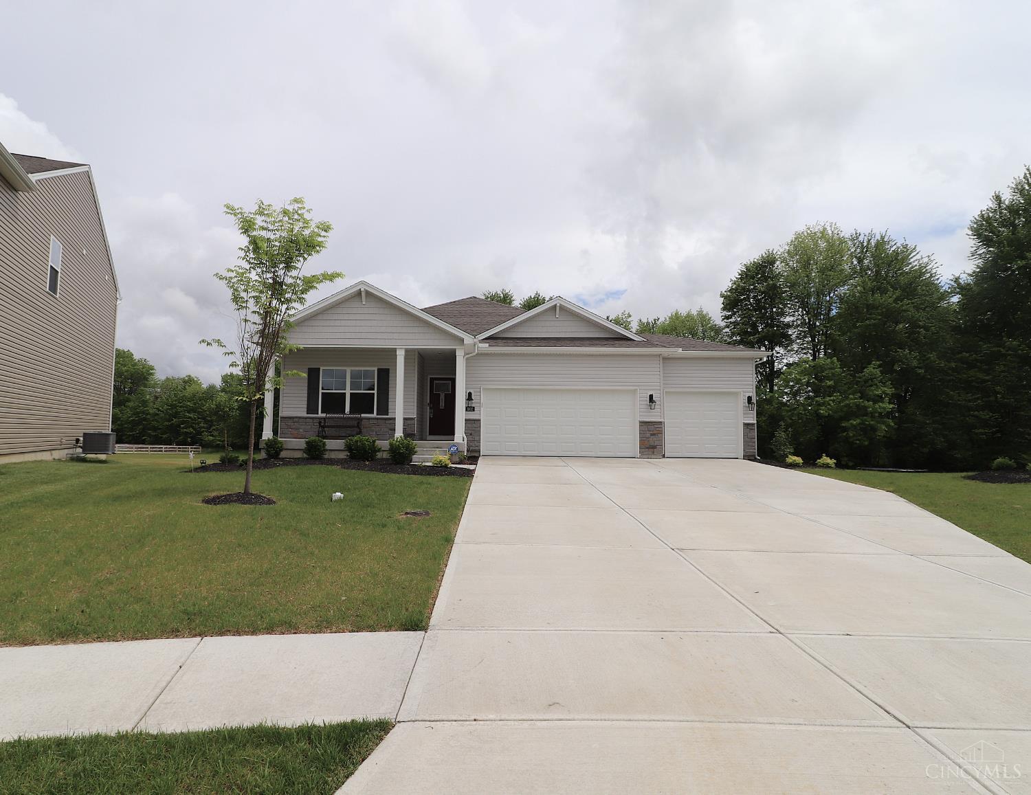 1802 Oak Cove Cv, Goshen Twp, Ohio image 3